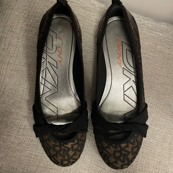 DKNY wedge shoes size 8 - Picture 1 of 7